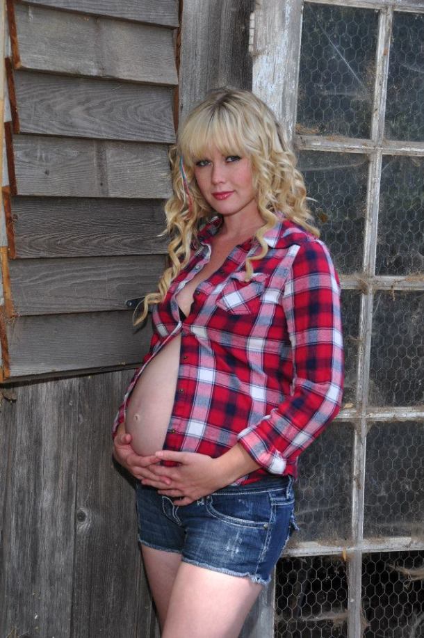 pregnant pinup photo shoot